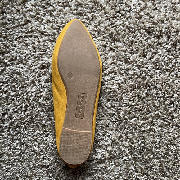 Woman’s Flats - Picture 2 of 4